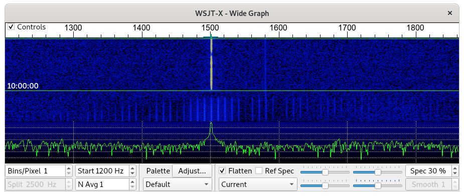 Wasserfallanzeige des WSJT-X Programms. Unten ist noch ein Spektrum mit vielen Linien zu erkennen, wie die Impulsfolgen es erzeugen. Sie sind für Frequenzkalibrierung nicht gut geeignet. Um Punkt 10:00:00 Uhr schaltete der Sender um auf Dauerträger. Im Wasserfall ist das an einer einzelnen, klar definierten Linie zu erkennen.